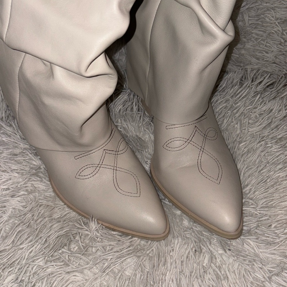 Steve Madden Lassy Fold over Boots - Picture 4 of 9